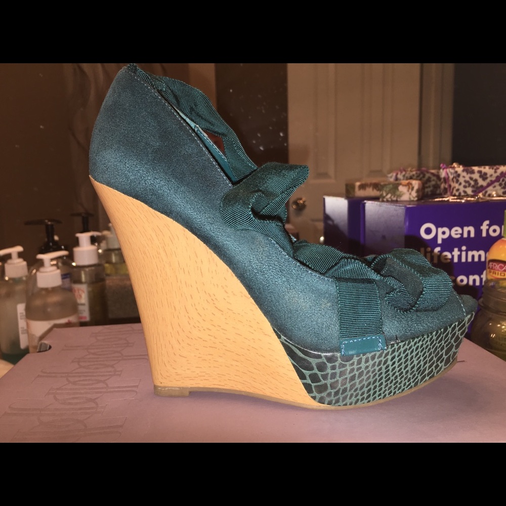 Wedge heels